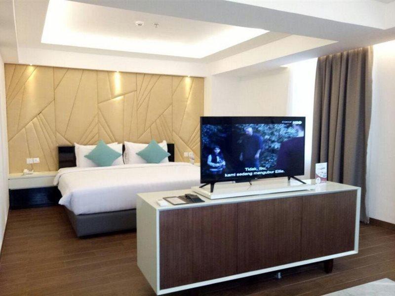 Golden Tulip Essential 3* Makassar
